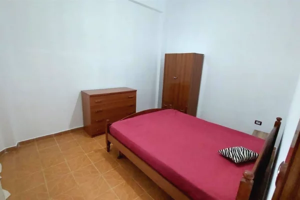 Shtepi me qera Shtepi Private ne Tirane, 1+1, Mobilimi E mobiluar, Pagesa 35,000  Leke.