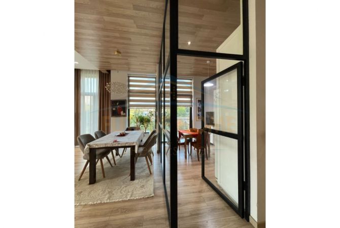 Shtepi me qera 3+1 ne Tirane - 2,500 Euro
