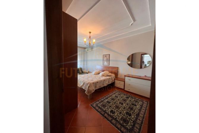 Shtepi me qera 2+1 ne Tirane - 700 Euro