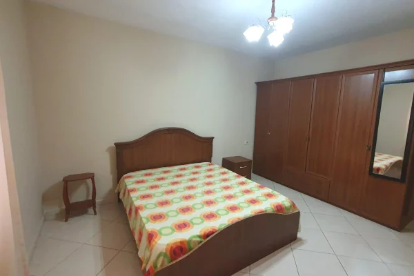 Shtepi me qera Apartament ne Tirane, 2+1, Mobilimi E mobiluar, Pagesa 50,000  Leke.