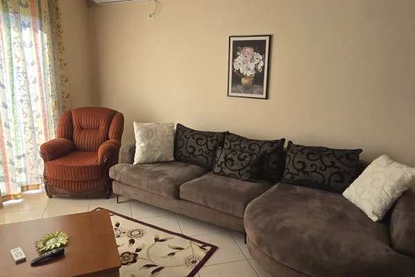 Shtepi me qera 2+1 ne Tirane - 50,000 Leke