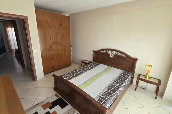 Shtepi me qera Apartament ne Tirane, 2+1, Mobilimi E mobiluar, Pagesa 50,000  Leke.