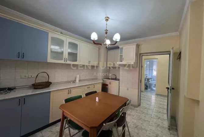 Shtepi me qera Apartament ne Tirane, 2+1, Mobilimi E mobiluar, Pagesa 550  Euro.