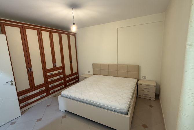 Shtepi me qera Apartament ne Tirane, 2+1, Mobilimi E mobiluar, Pagesa 40,000  Leke.