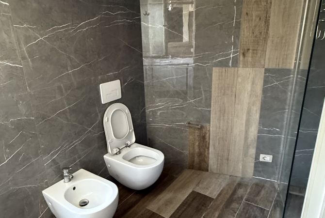 Shtepi me qera Apartament ne Tirane, 2+1, Mobilimi E mobiluar, Pagesa 40,000  Leke.