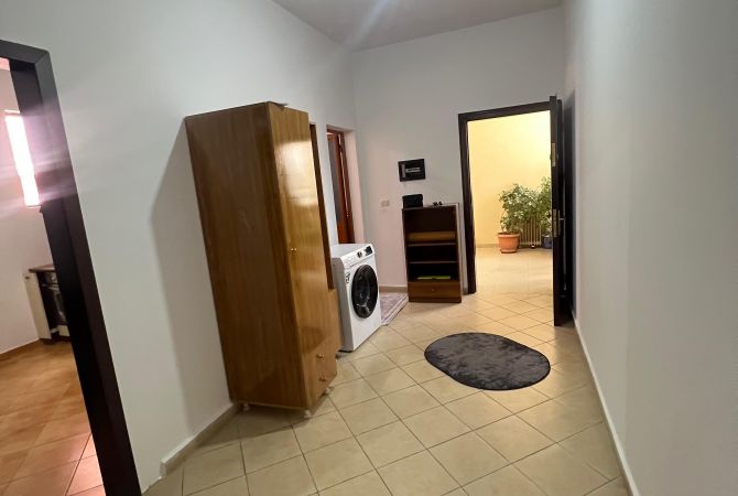 Shtepi me qera Apartament ne Tirane, 1+1, Mobilimi E mobiluar, Pagesa 351  Euro.