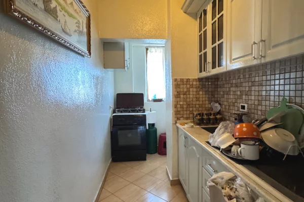 Shtepi ne shitje Apartament ne Tirane, 2+1, Mobilimi E mobiluar, Pagesa 117,000  Euro.