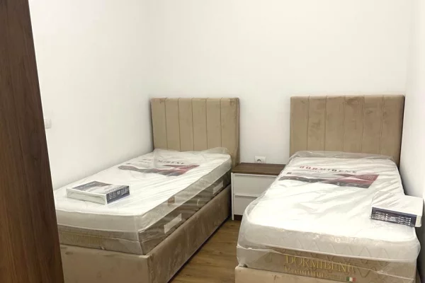 Shtepi me qera Apartament ne Tirane, 2+1, Mobilimi E mobiluar, Pagesa 1,000  Euro.