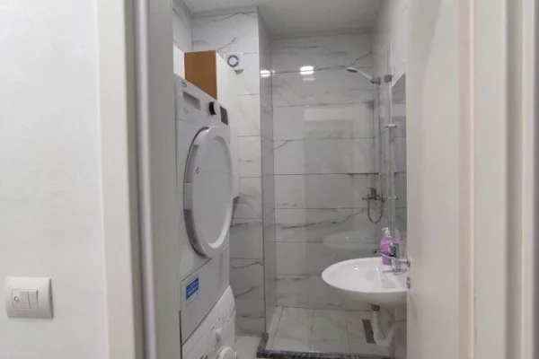 Shtepi me qera Apartament ne Tirane, 1+1, Mobilimi E mobiluar, Pagesa 450  Euro.