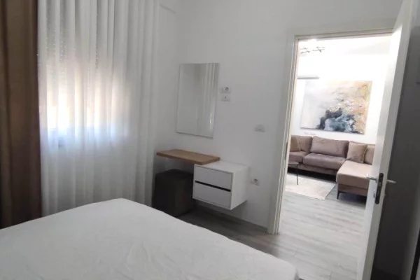 Shtepi me qera Apartament ne Tirane, 1+1, Mobilimi E mobiluar, Pagesa 450  Euro.