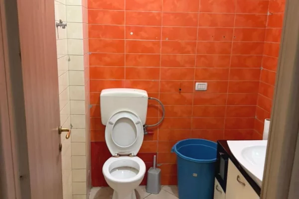 Shtepi me qera Apartament ne Tirane, 2+1, Mobilimi E mobiluar, Pagesa 700  Euro.