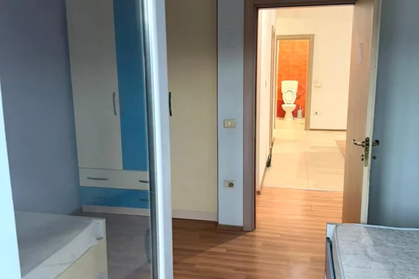 Shtepi me qera Apartament ne Tirane, 2+1, Mobilimi E mobiluar, Pagesa 700  Euro.
