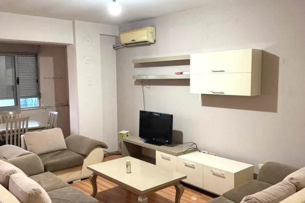 Shtepi me qera 2+1 ne Tirane - 700 Euro