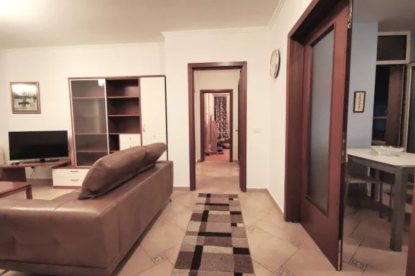 Shtepi me qera 2+1 ne Tirane - 900 Euro