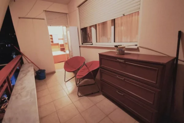 Shtepi me qera Apartament ne Tirane, 2+1, Mobilimi E mobiluar, Pagesa 900  Euro.