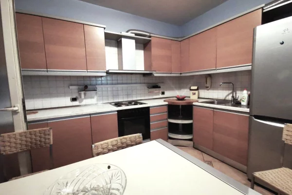 Shtepi me qera 2+1 ne Tirane - 900 Euro