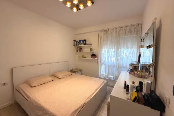 Shtepi ne shitje Apartament ne Tirane, 1+1, Mobilimi E mobiluar, Pagesa 83,000  Euro.