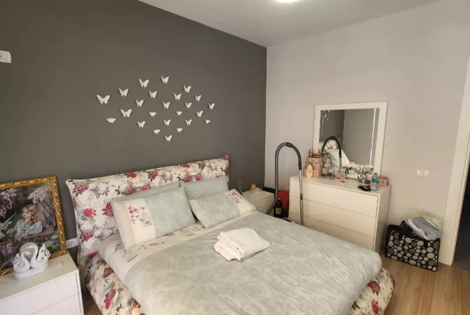 Shtepi me qera Apartament ne Tirane, 2+1, Mobilimi E mobiluar, Pagesa 1,800  Euro.