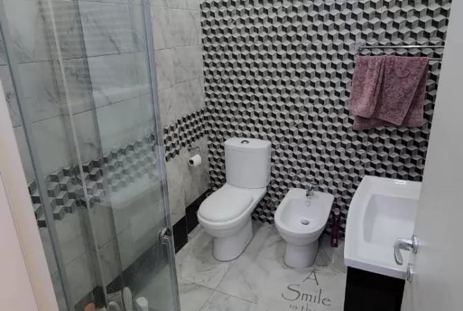 Shtepi me qera Apartament ne Tirane, 2+1, Mobilimi E mobiluar, Pagesa 1,800  Euro.