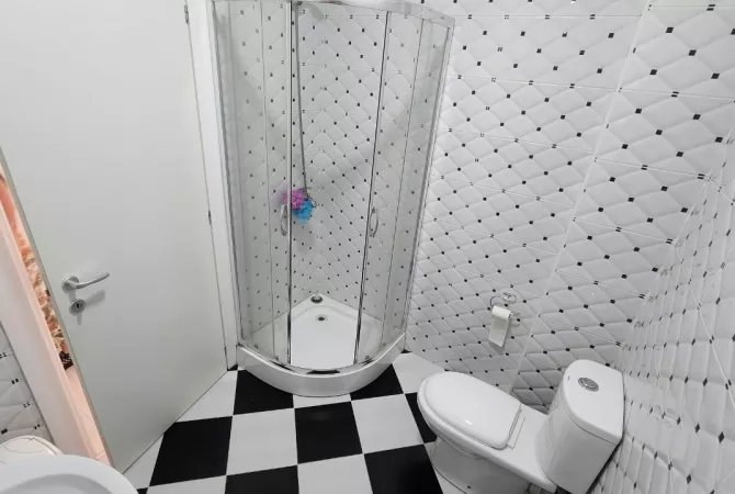 Shtepi me qera 2+1 ne Tirane - 1,800 Euro