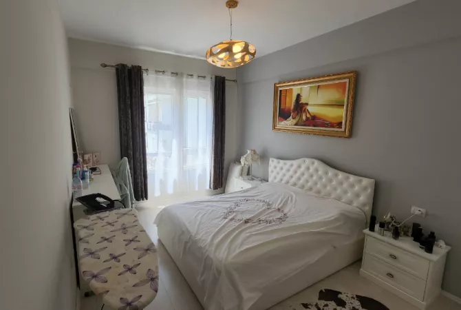 Shtepi me qera 2+1 ne Tirane - 1,800 Euro