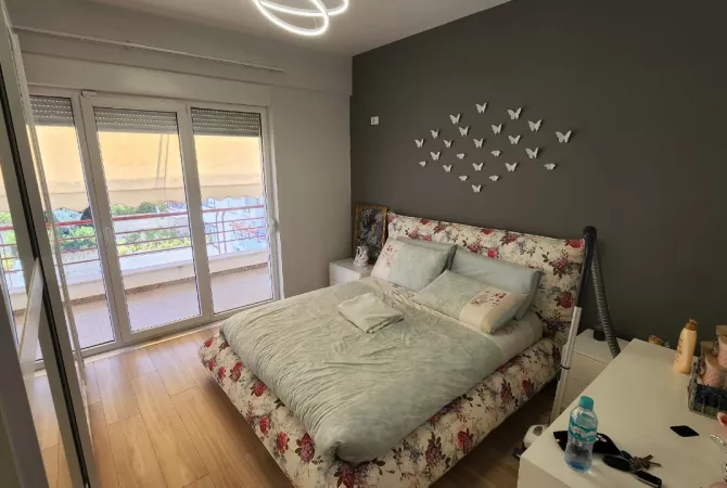 Shtepi me qera Apartament ne Tirane, 2+1, Mobilimi E mobiluar, Pagesa 1,800  Euro.