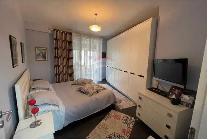 Shtepi ne shitje Apartament ne Tirane, 2+1, Mobilimi E mobiluar, Pagesa 160,000  Euro.