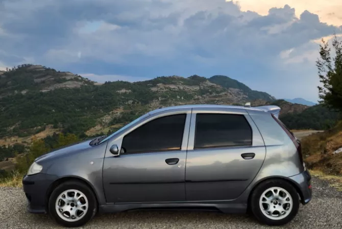 Auto in Vendita  a Tirana - 280,000 Leke