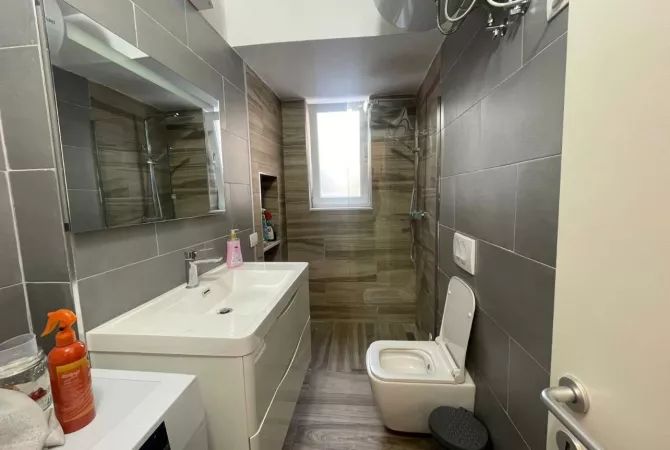 Shtepi me qera 2+1 ne Tirane - 800 Euro