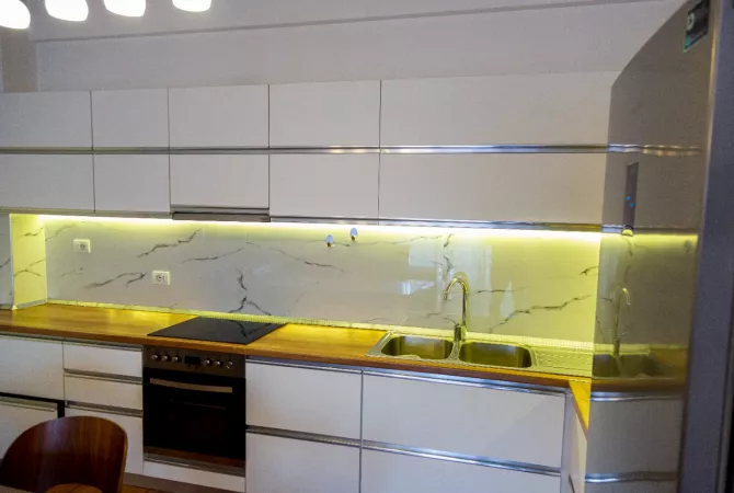 Shtepi me qera Apartament ne Tirane, 2+1, Mobilimi E mobiluar, Pagesa 850  Euro.