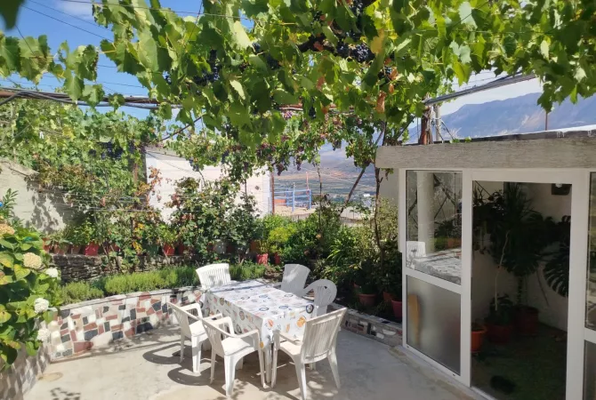 Ambient biznesi ne shitje 5+1 ne Gjirokaster - 70,000 Euro