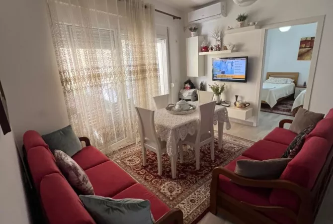 Shtepi ne shitje Apartament ne Durres, 2+1, Mobilimi E mobiluar, Pagesa 220,000  Euro.