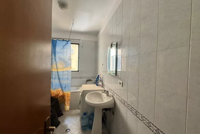 Shtepi me qera Apartament ne Tirane, 3+1, Mobilimi E mobiluar, Pagesa 800  Euro.