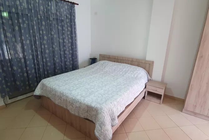 Shtepi me qera Apartament ne Tirane, 2+1, Mobilimi E mobiluar, Pagesa 55,000  Leke.