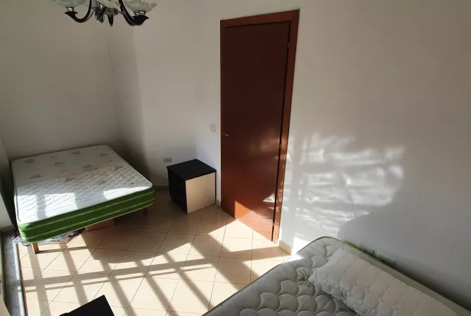 Shtepi me qera Apartament ne Tirane, 2+1, Mobilimi E mobiluar, Pagesa 55,000  Leke.