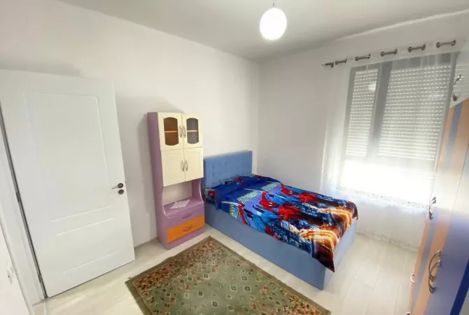 Shtepi me qera Apartament ne Tirane, 3+1, Mobilimi E mobiluar, Pagesa 600  Euro.