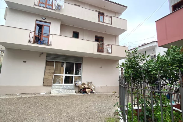 Shtepi ne shitje Vila Luksoze ne Tirane, 2+1, Mobilimi E mobiluar, Pagesa 950,000  Euro.