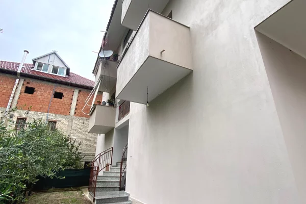 Shtepi ne shitje Vila Luksoze ne Tirane, 2+1, Mobilimi E mobiluar, Pagesa 950,000  Euro.