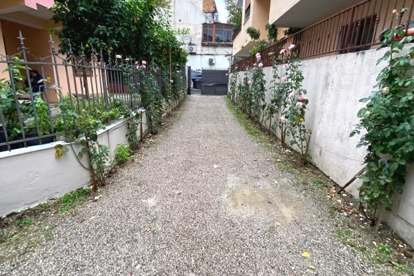 Shtepi ne shitje Vila Luksoze ne Tirane, 2+1, Mobilimi E mobiluar, Pagesa 950,000  Euro.