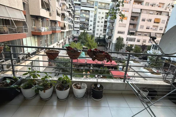 Shtepi ne shitje Apartament ne Tirane, 2+1, Mobilimi E mobiluar, Pagesa 155,000  Euro.