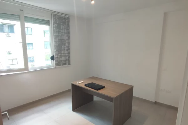 Shtepi me qera Apartament ne Tirane, 2+1, Mobilimi Pjeserisht e mobiluar, Pagesa 600  Euro.