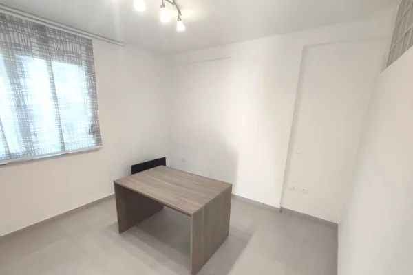 Shtepi me qera Apartament ne Tirane, 2+1, Mobilimi Pjeserisht e mobiluar, Pagesa 600  Euro.