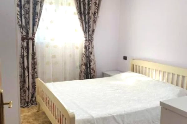 Shtepi me qera Apartament ne Tirane, 2+1, Mobilimi E mobiluar, Pagesa 600  Euro.