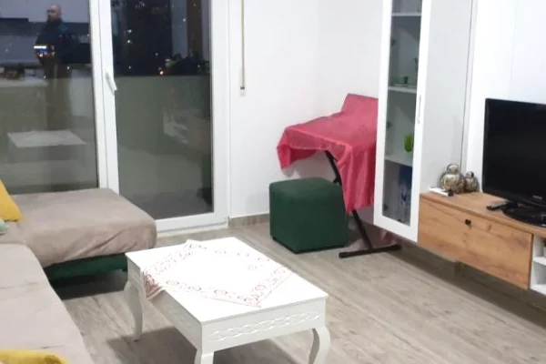 Shtepi me qera 1+1 ne Tirane - 60,000 Leke