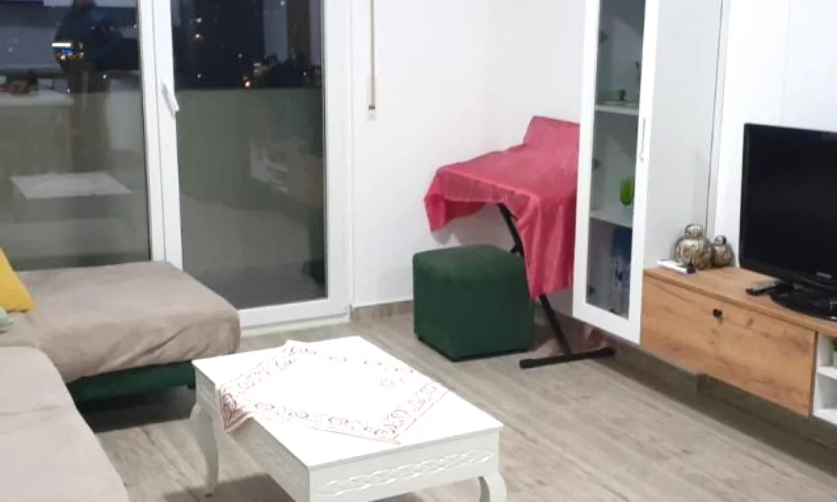 Shtepi me qera Apartament ne Tirane, 1+1, Mobilimi Pjeserisht e mobiluar, Pagesa 60,000  Leke.