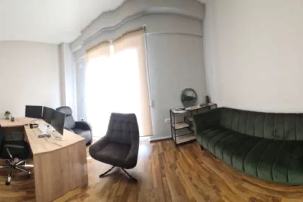 Jepet ambient biznesi 4+1+2+ 2 Poste Parkimi me qira , tek 21 Dhjetori 