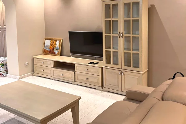 Jepet me qira apartament 1+1 ne Bllok, prane Kinema Agimit