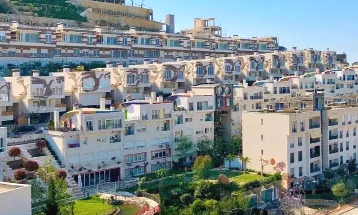 Shtepi ne shitje Apartament ne Tirane, 2+1, Mobilimi Bosh, pa mobiluar, Pagesa 186,150  Euro.