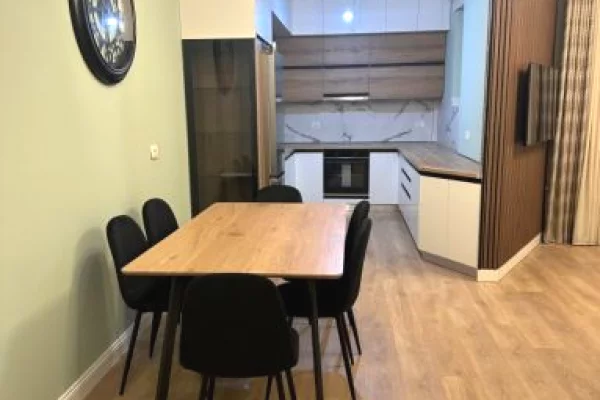 Jepet apartament duplex 3+1+2 Poste Parkimi + Verande me qira , tek Liqeni i Thate