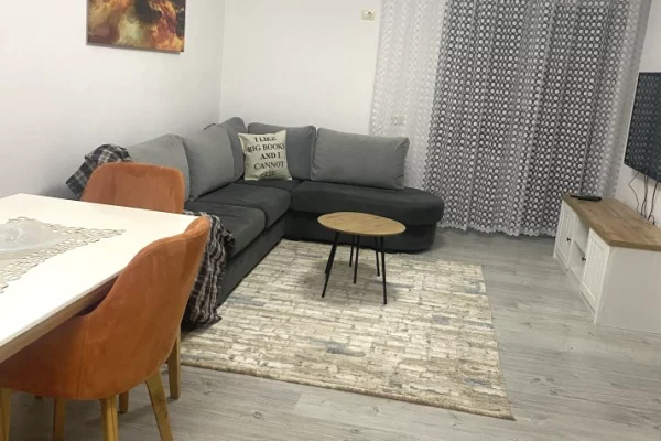 Shtepi me qera 2+1 ne Tirane - 750 Euro